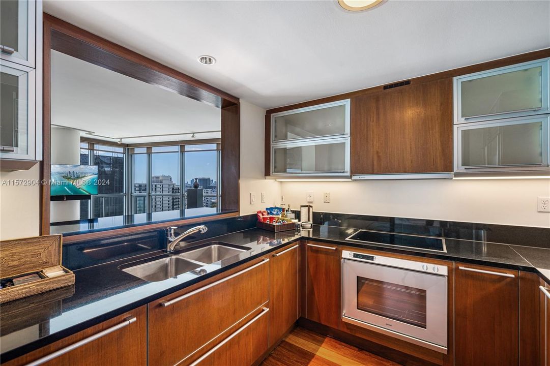 For Sale: $4,195,000 (2 beds, 2 baths, 1316 Square Feet)