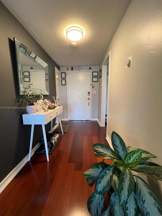 For Sale: $380,000 (2 beds, 2 baths, 1065 Square Feet)
