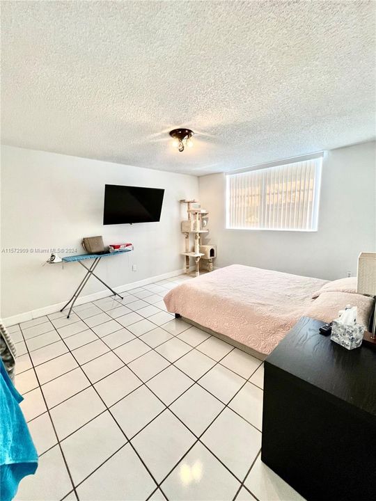 For Rent: $2,000 (1 beds, 1 baths, 672 Square Feet)