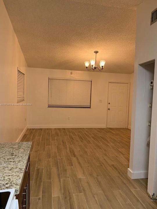 Recientemente alquilado: $2,050 (2 camas, 1 baños, 1843 Pies cuadrados)