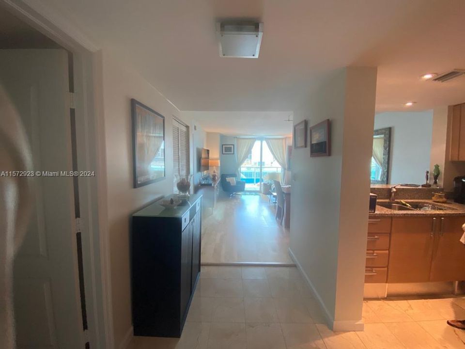 Recently Sold: $575,000 (1 beds, 1 baths, 791 Square Feet)