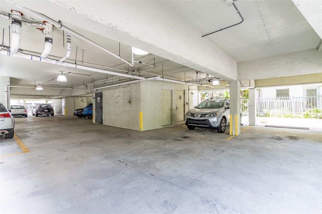 Recently Rented: $2,400 (1 beds, 1 baths, 648 Square Feet)