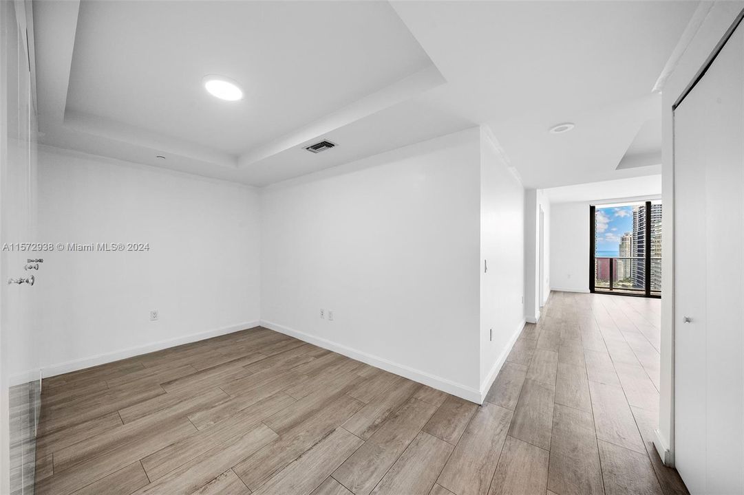 Active With Contract: $4,150 (1 beds, 2 baths, 852 Square Feet)
