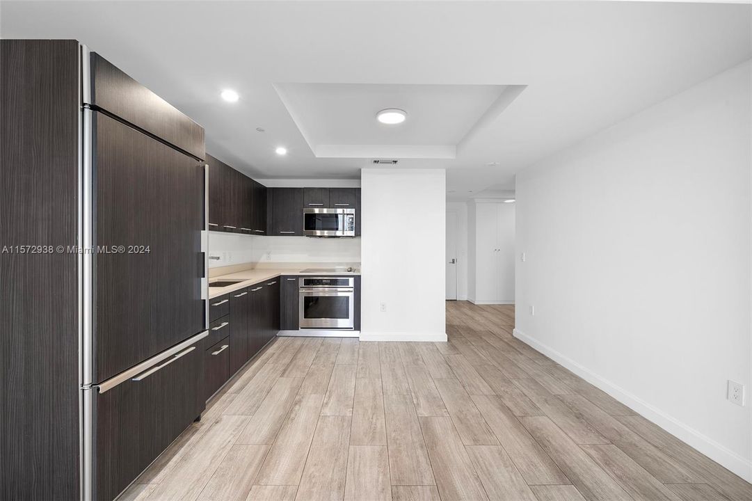 Active With Contract: $4,150 (1 beds, 2 baths, 852 Square Feet)