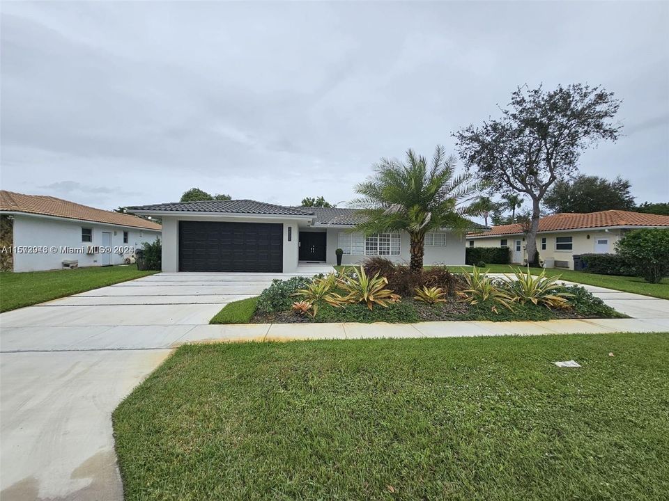 For Sale: $1,325,000 (4 beds, 2 baths, 2921 Square Feet)