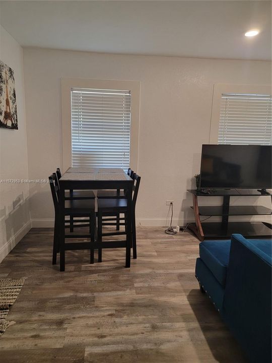 For Rent: $3,200 (3 beds, 1 baths, 1121 Square Feet)