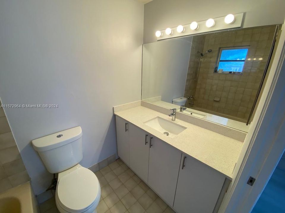 For Rent: $2,500 (2 beds, 2 baths, 857 Square Feet)