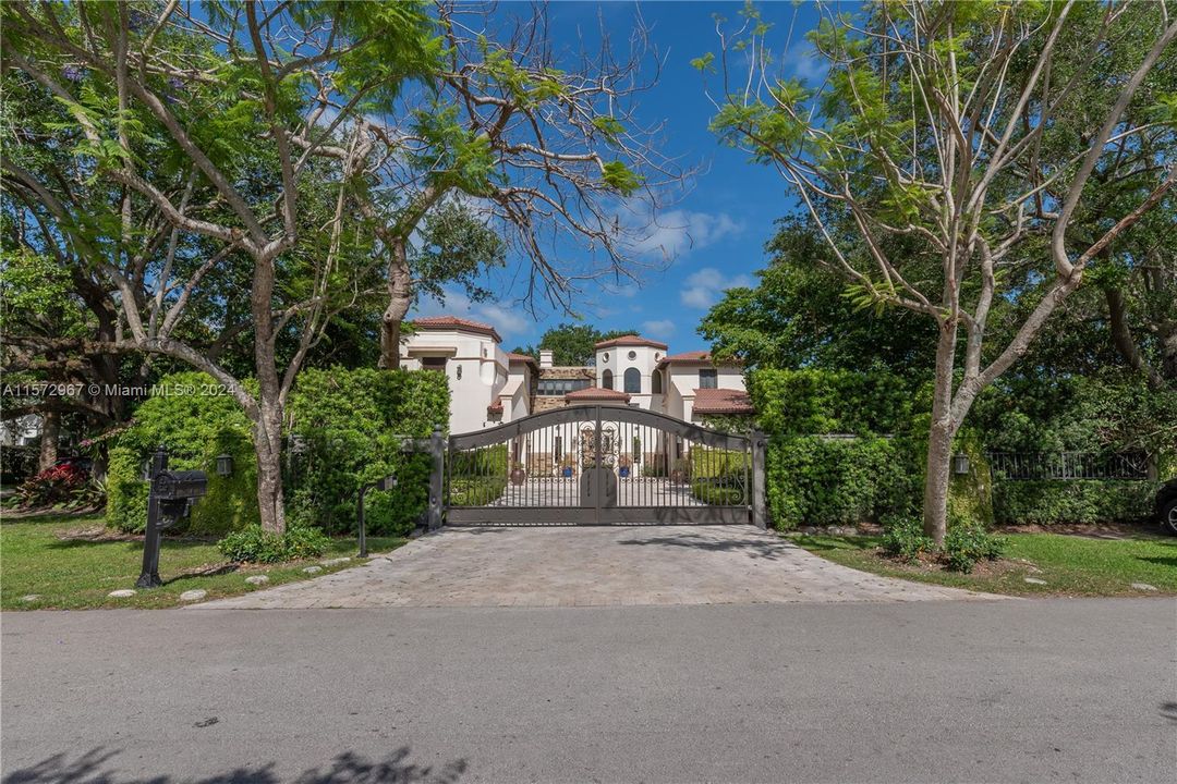 For Sale: $8,500,000 (9 beds, 9 baths, 7357 Square Feet)