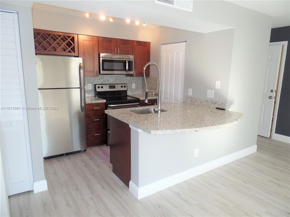 For Rent: $1,895 (1 beds, 1 baths, 785 Square Feet)