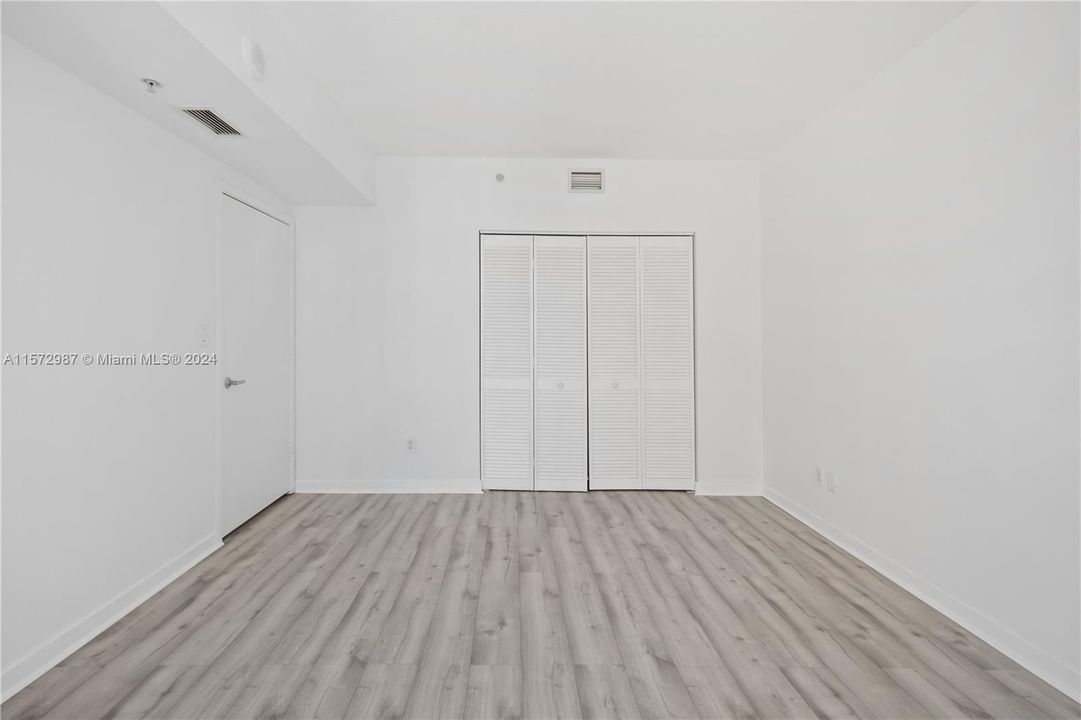 For Sale: $645,000 (2 beds, 2 baths, 1105 Square Feet)