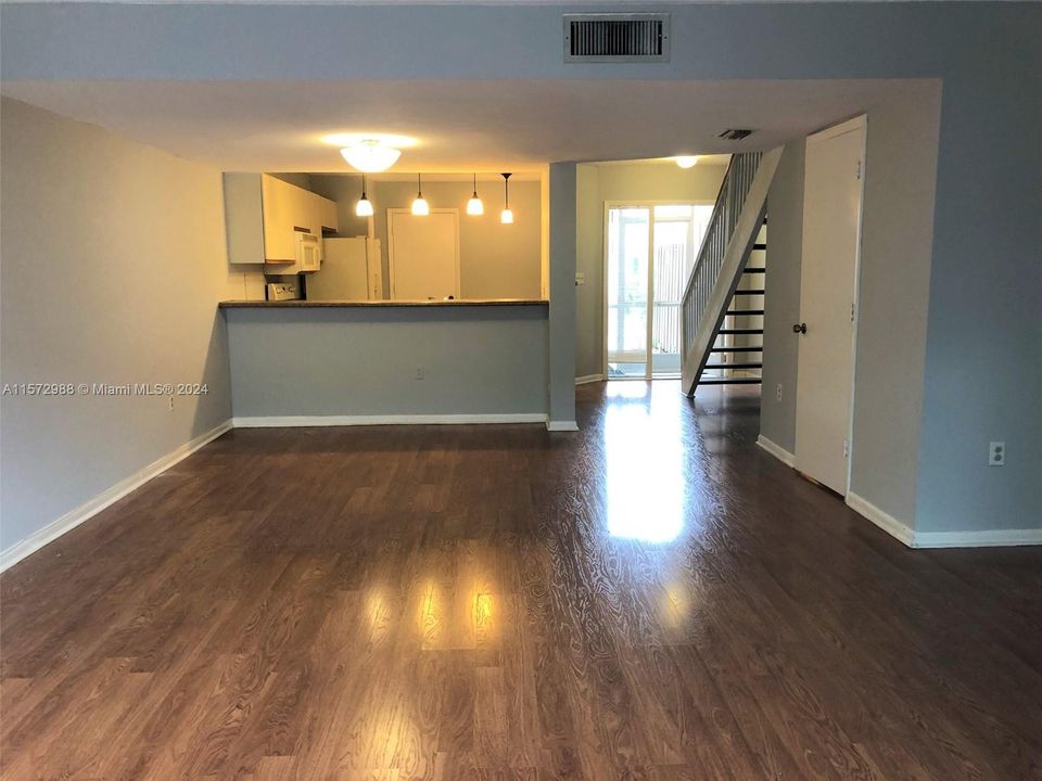 For Rent: $2,800 (2 beds, 2 baths, 1266 Square Feet)