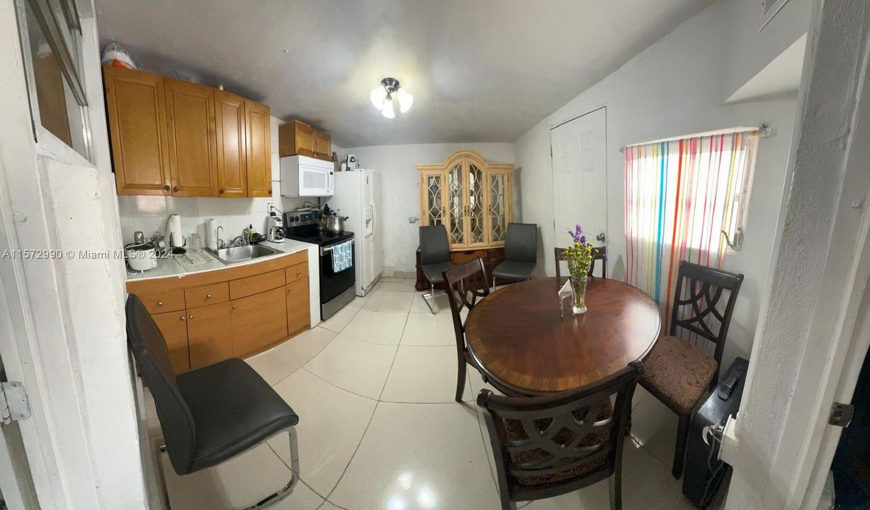 For Sale: $340,000 (2 beds, 2 baths, 728 Square Feet)