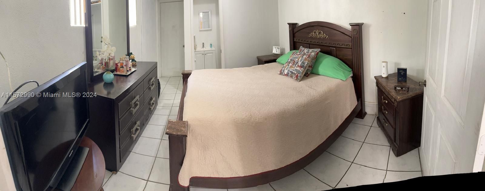 En Venta: $340,000 (2 camas, 2 baños, 728 Pies cuadrados)