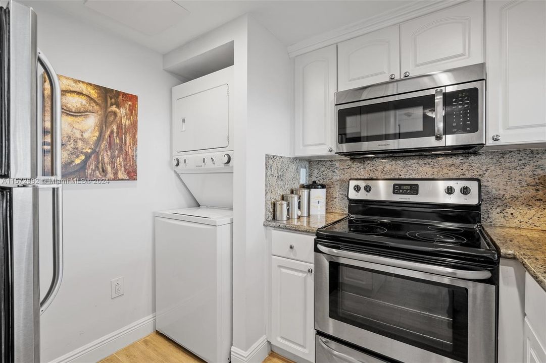 For Sale: $419,000 (1 beds, 1 baths, 768 Square Feet)