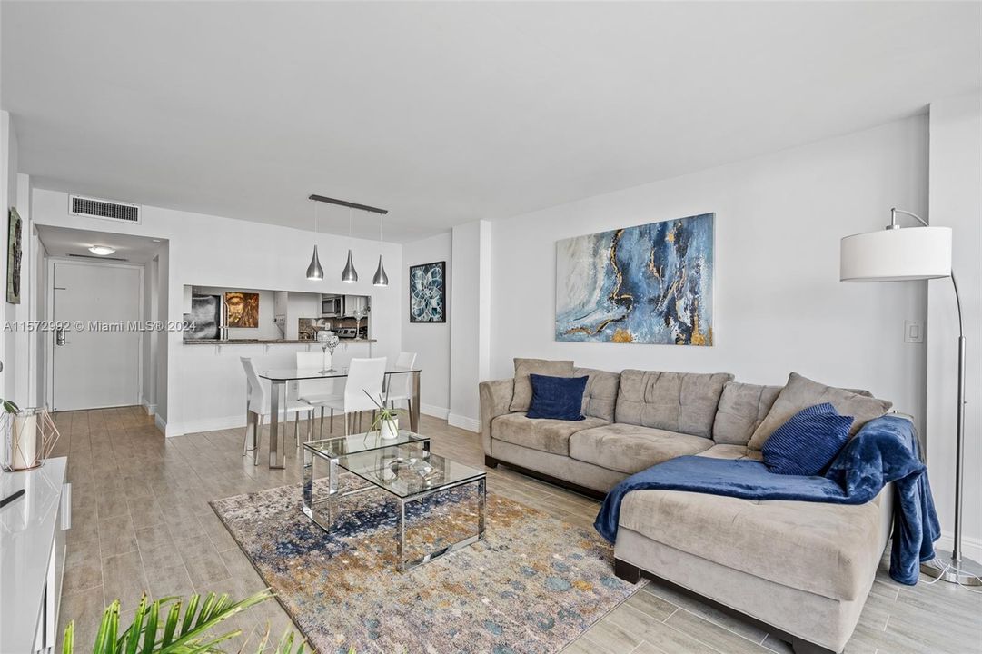 For Sale: $419,000 (1 beds, 1 baths, 768 Square Feet)