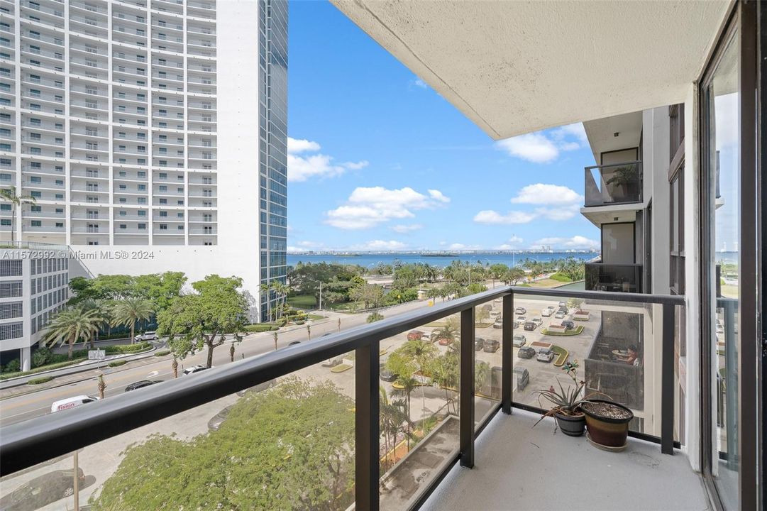 For Sale: $399,000 (1 beds, 1 baths, 768 Square Feet)