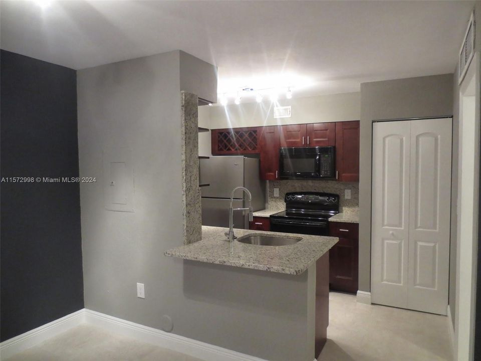 For Rent: $1,995 (1 beds, 1 baths, 862 Square Feet)