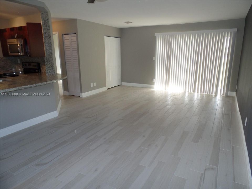 For Rent: $1,945 (1 beds, 1 baths, 802 Square Feet)