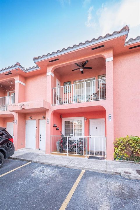 Active With Contract: $300,000 (2 beds, 2 baths, 820 Square Feet)