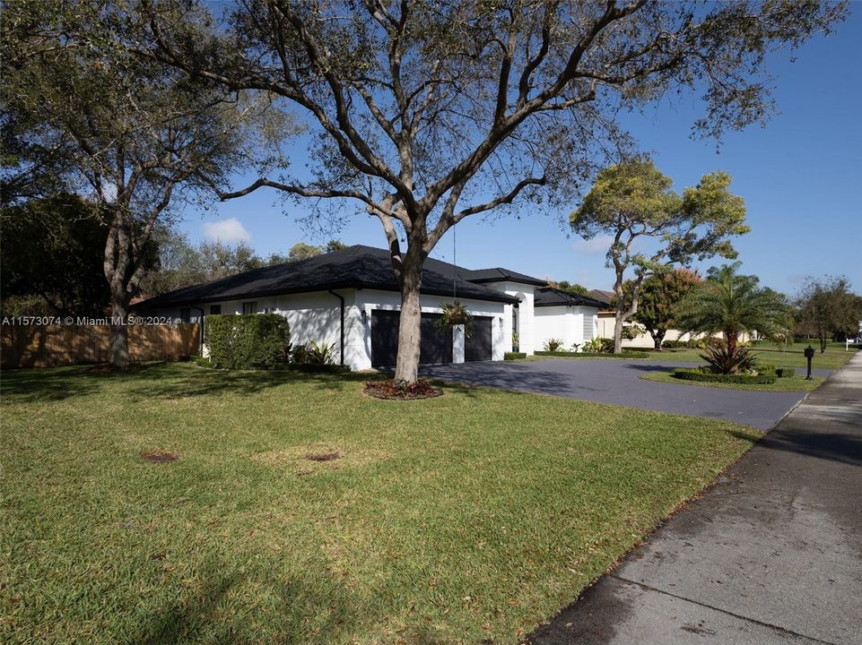 For Sale: $1,850,000 (4 beds, 3 baths, 3039 Square Feet)