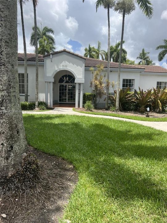 Недавно продано: $318,000 (1 спален, 1 ванн, 907 Квадратных фут)