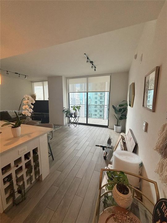 Recently Rented: $3,400 (1 beds, 1 baths, 828 Square Feet)