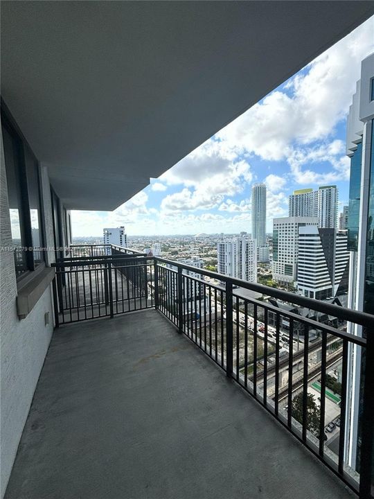 For Rent: $3,400 (1 beds, 1 baths, 828 Square Feet)