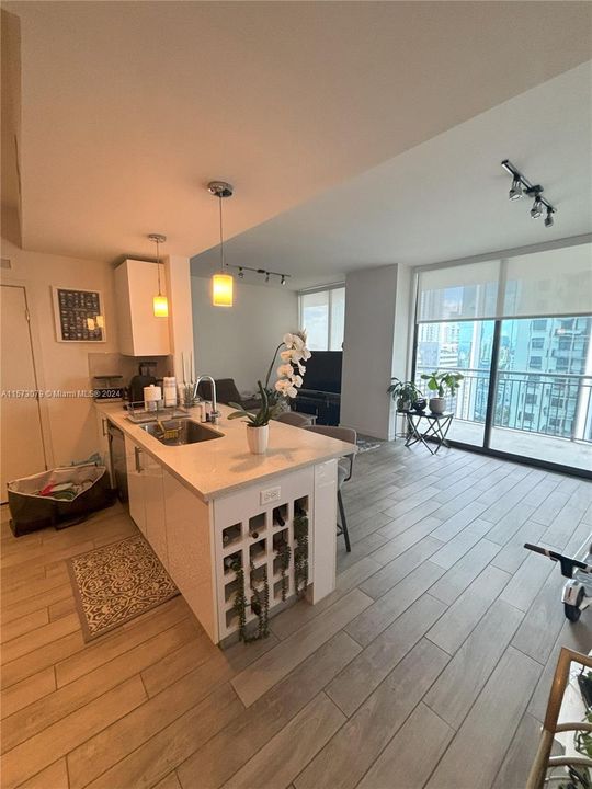 For Rent: $3,400 (1 beds, 1 baths, 828 Square Feet)
