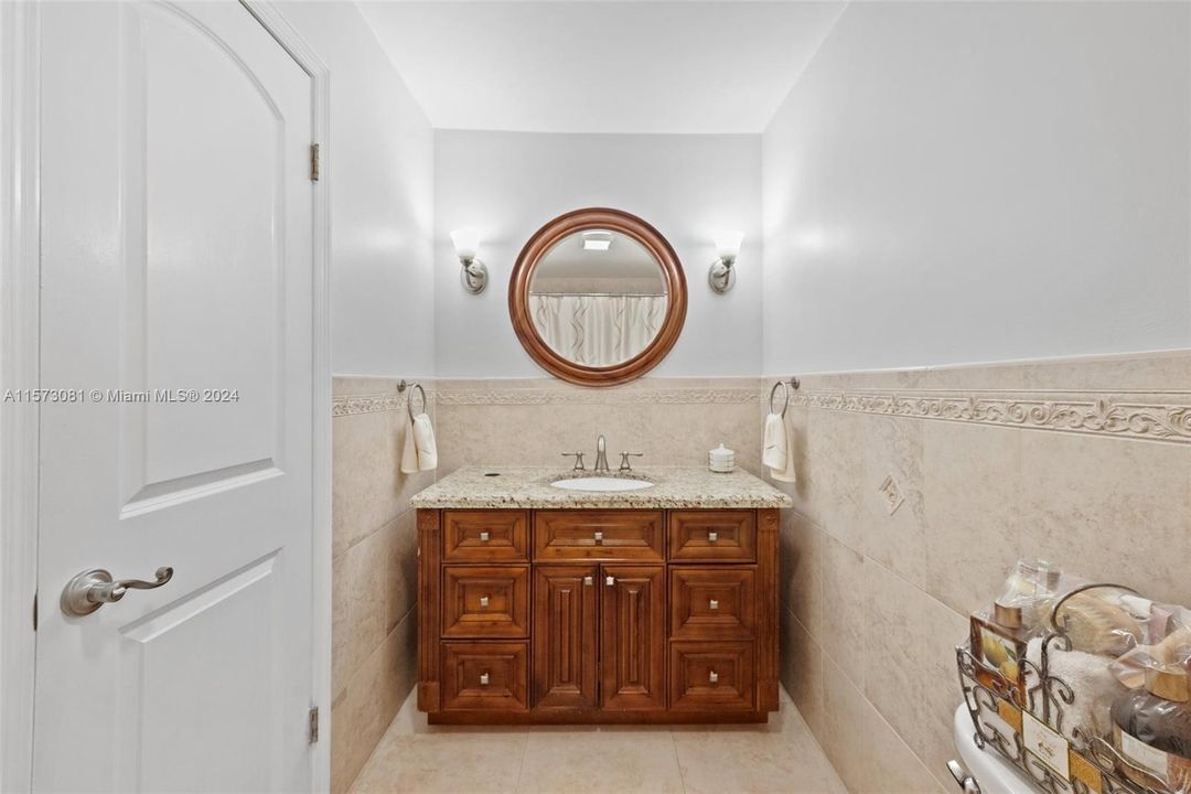 待售: $329,000 (2 贝兹, 2 浴室, 1260 平方英尺)