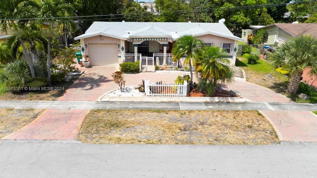 For Sale: $498,000 (2 beds, 2 baths, 1502 Square Feet)