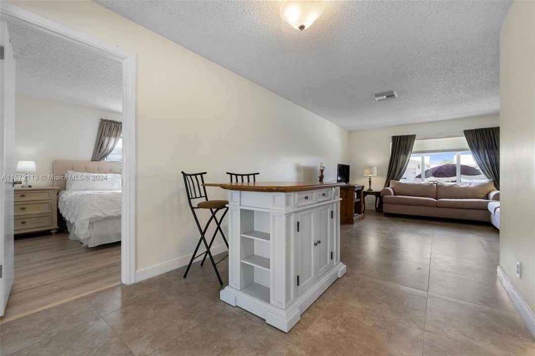 For Sale: $365,000 (2 beds, 2 baths, 1582 Square Feet)