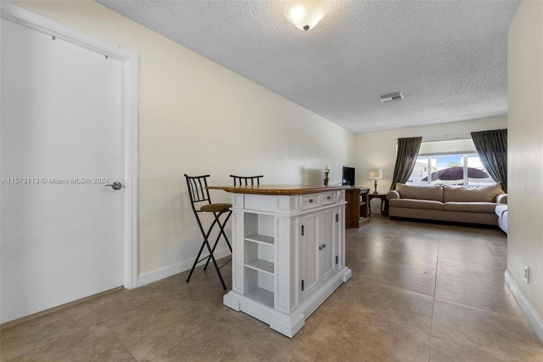 Active With Contract: $365,000 (2 beds, 2 baths, 1582 Square Feet)