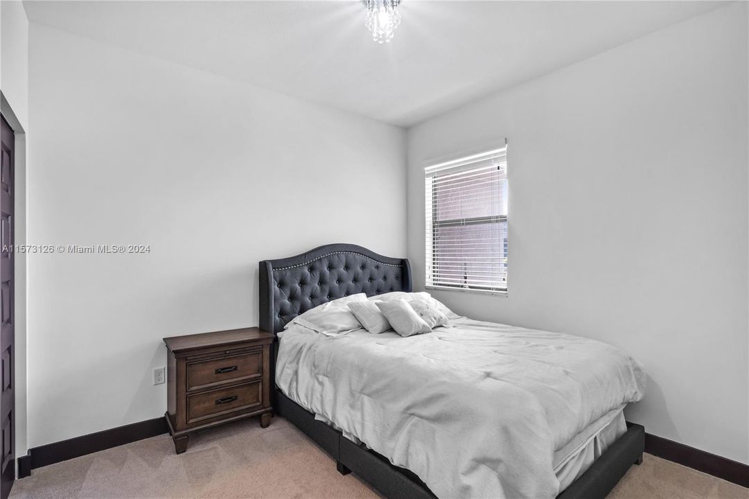 Recently Sold: $625,000 (3 beds, 2 baths, 1588 Square Feet)