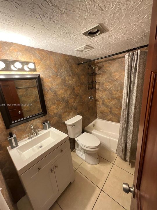 For Sale: $250,000 (1 beds, 1 baths, 420 Square Feet)