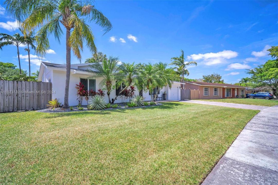 Recently Sold: $650,000 (3 beds, 2 baths, 1222 Square Feet)