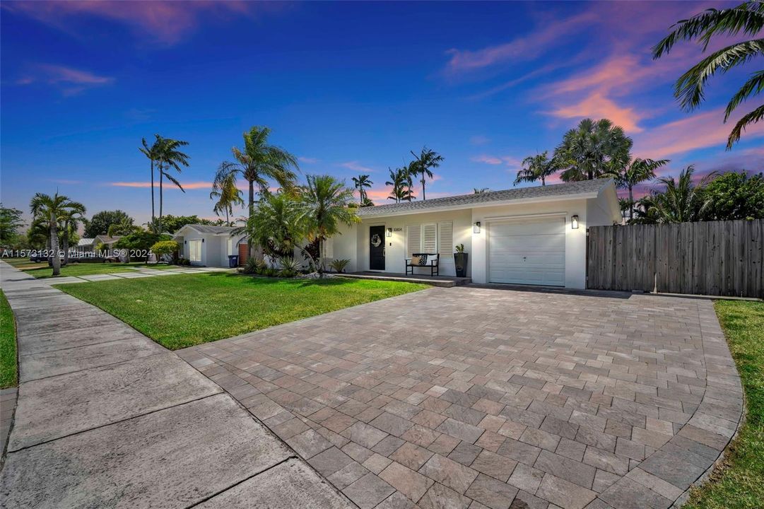 Recently Sold: $650,000 (3 beds, 2 baths, 1222 Square Feet)