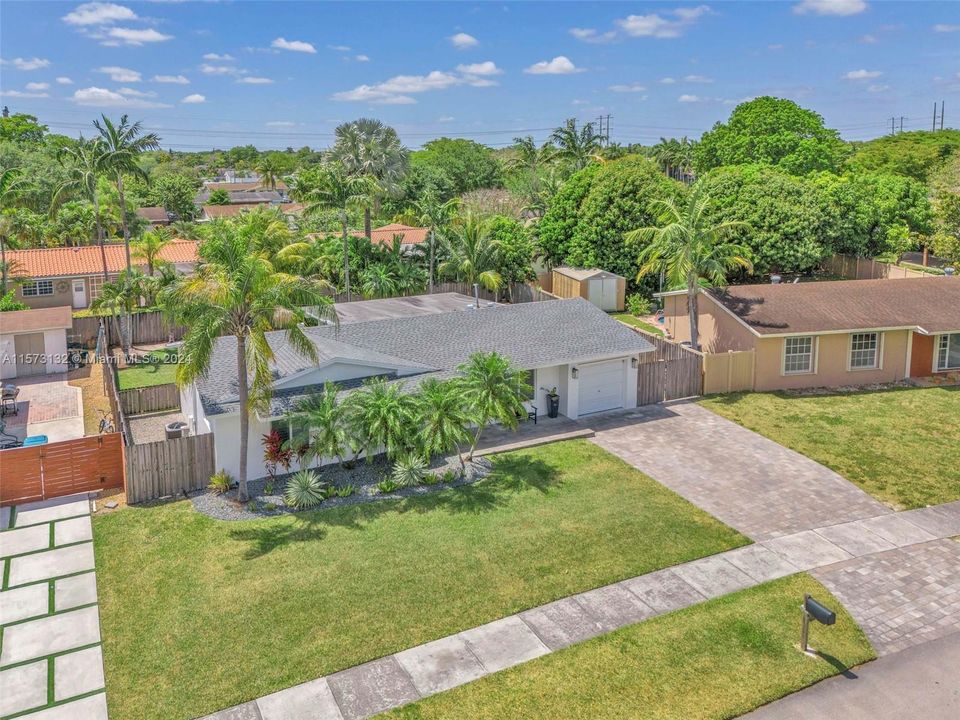 Recently Sold: $650,000 (3 beds, 2 baths, 1222 Square Feet)