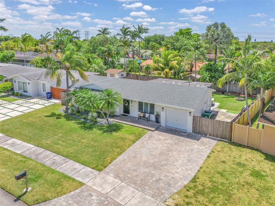 Recently Sold: $650,000 (3 beds, 2 baths, 1222 Square Feet)