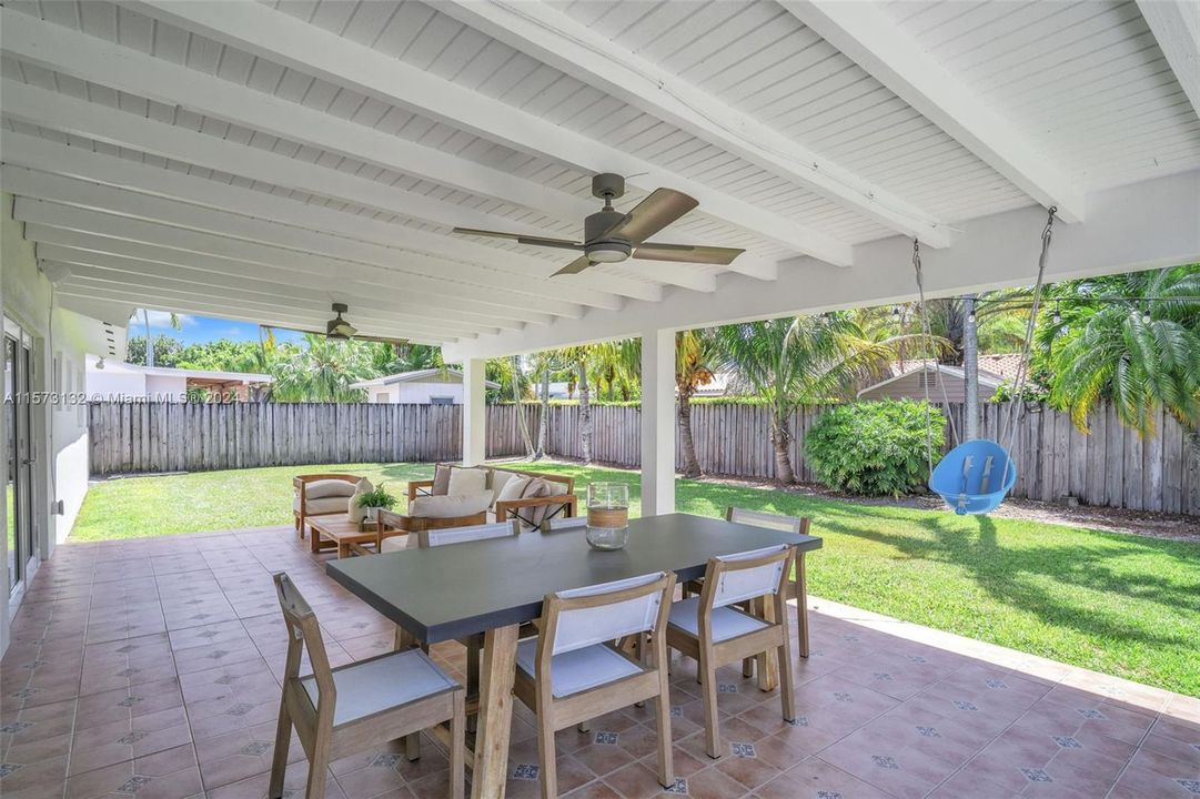 Recently Sold: $650,000 (3 beds, 2 baths, 1222 Square Feet)