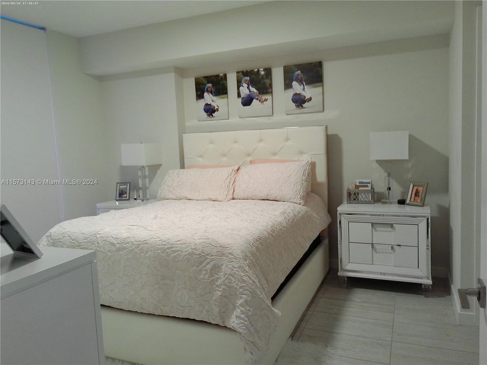 For Sale: $599,000 (1 beds, 1 baths, 700 Square Feet)