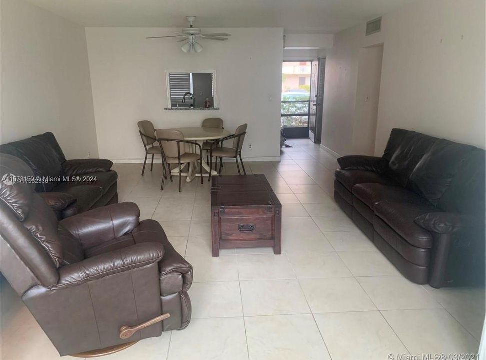 For Rent: $2,200 (2 beds, 2 baths, 1092 Square Feet)