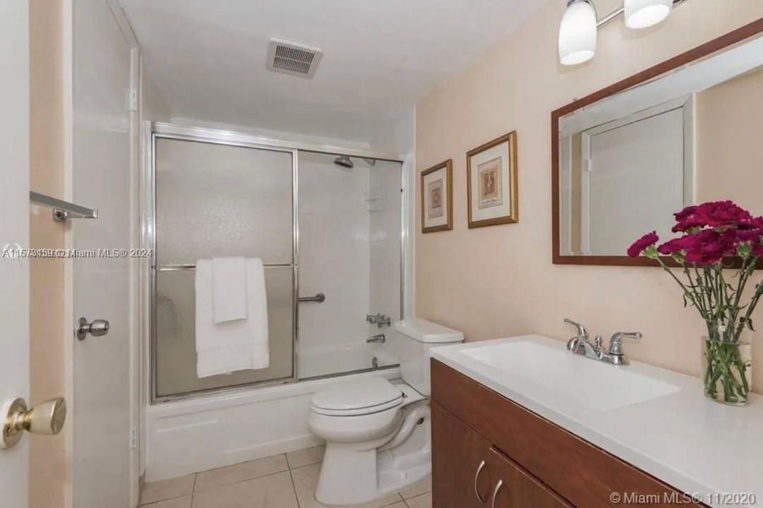 出租: $2,300 (2 贝兹, 2 浴室, 1092 平方英尺)