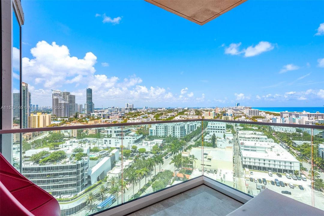 For Sale: $3,099,000 (2 beds, 2 baths, 2040 Square Feet)