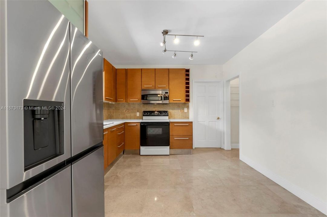 For Rent: $6,000 (3 beds, 2 baths, 1728 Square Feet)