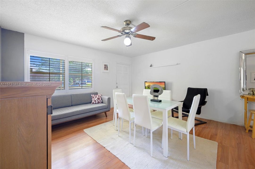 Active With Contract: $155,900 (1 beds, 1 baths, 552 Square Feet)