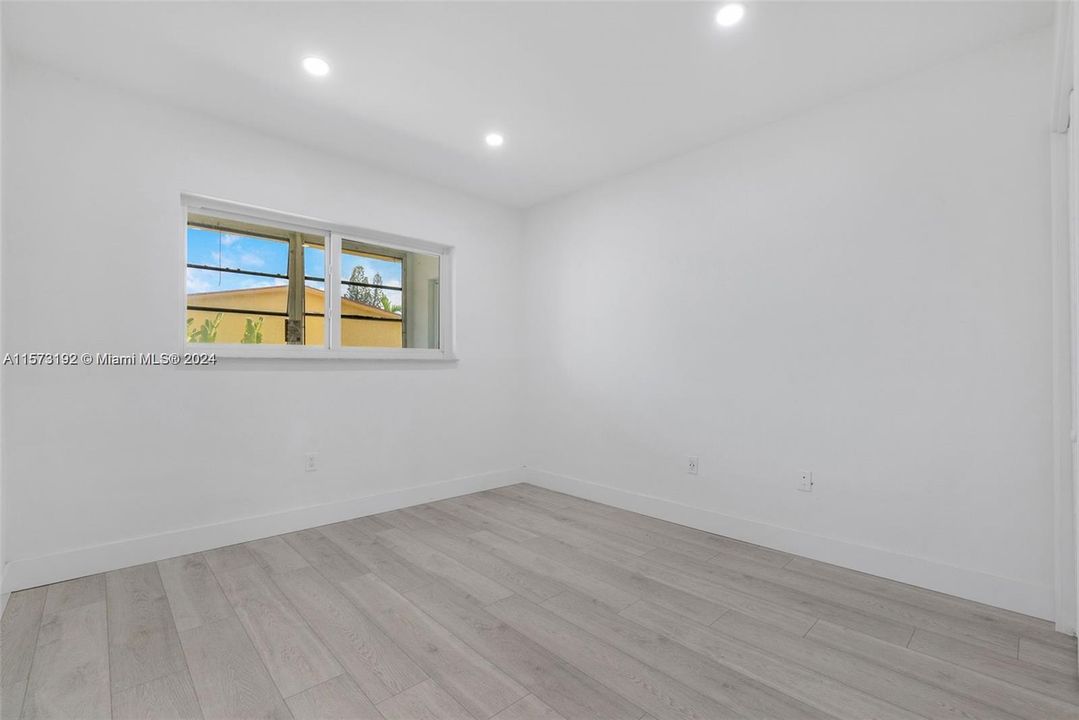 Active With Contract: $2,300 (2 beds, 2 baths, 1098 Square Feet)