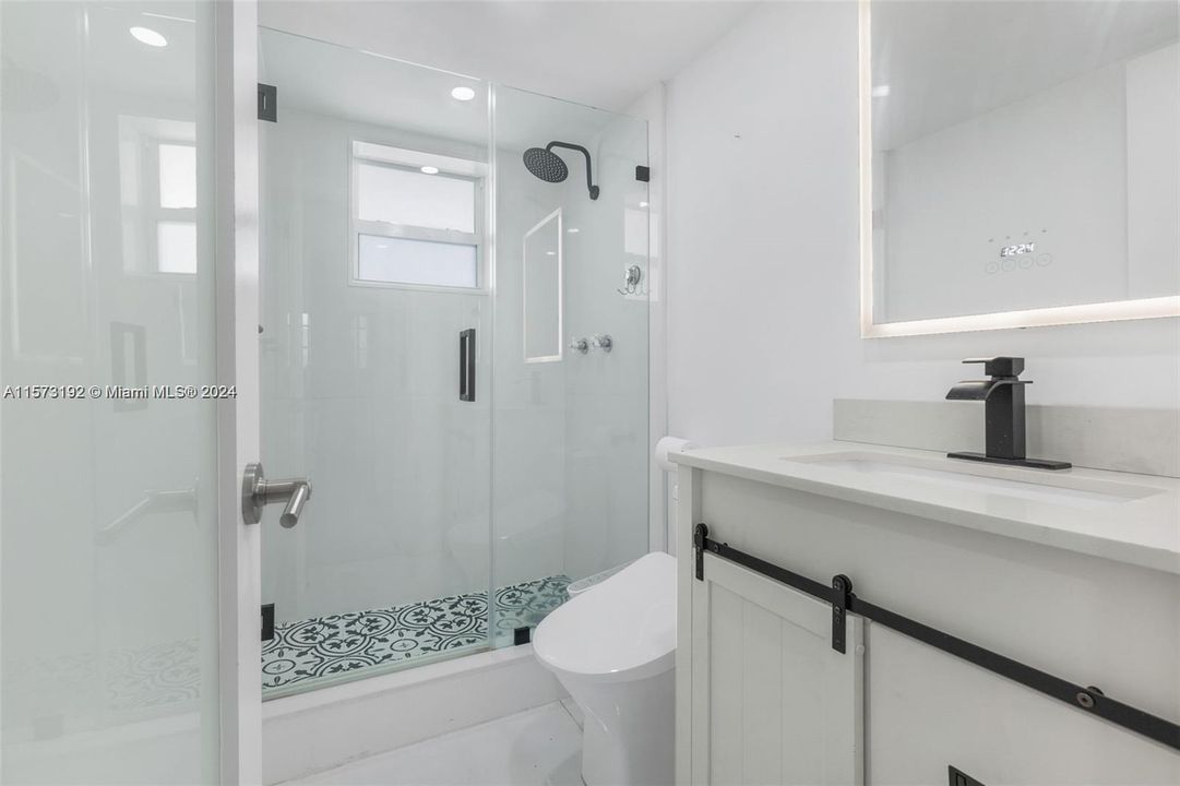 Active With Contract: $2,300 (2 beds, 2 baths, 1098 Square Feet)