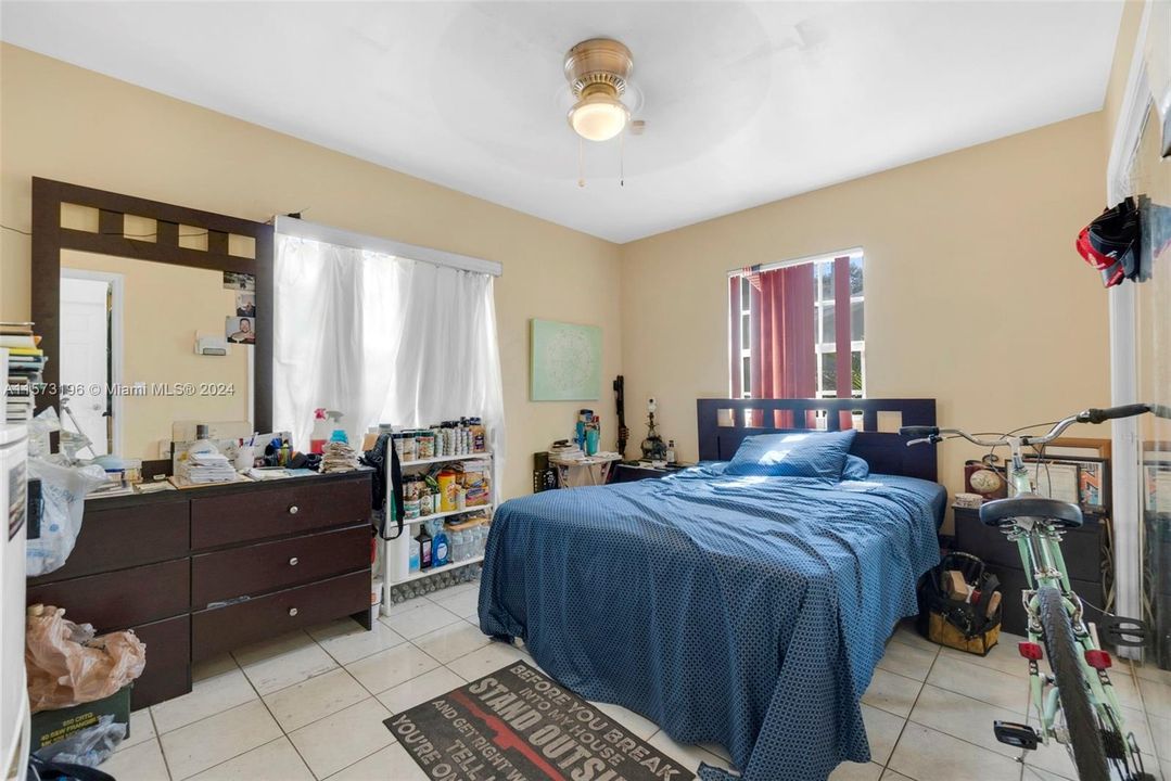 For Sale: $650,000 (2 beds, 1 baths, 1518 Square Feet)