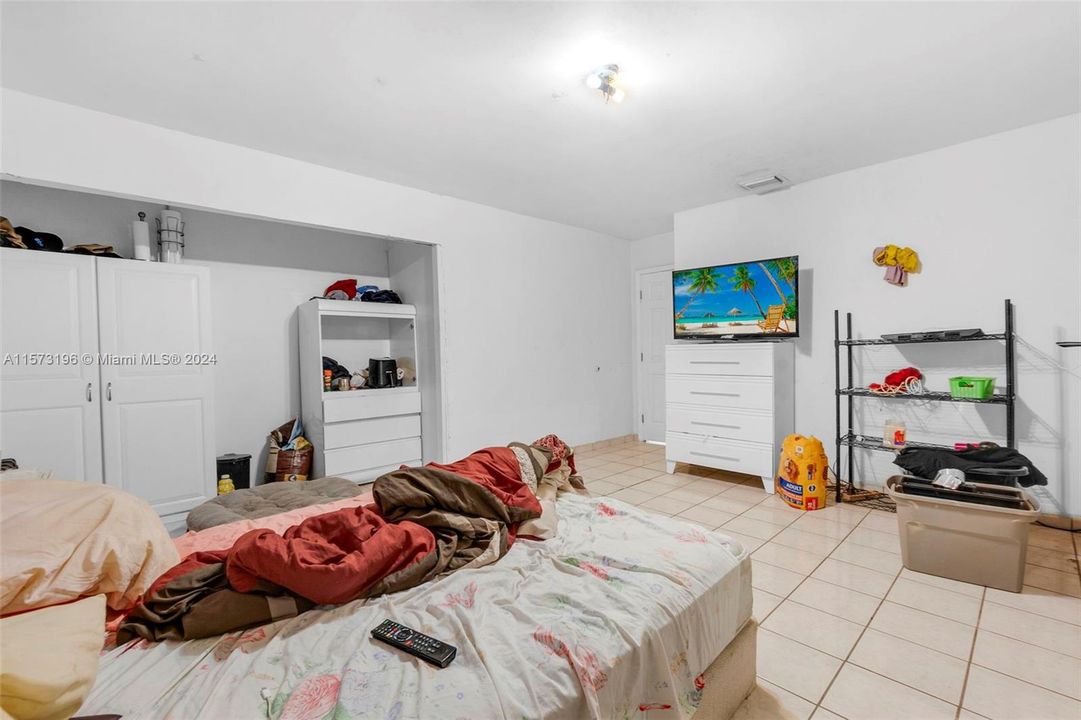 For Sale: $700,000 (2 beds, 1 baths, 1518 Square Feet)