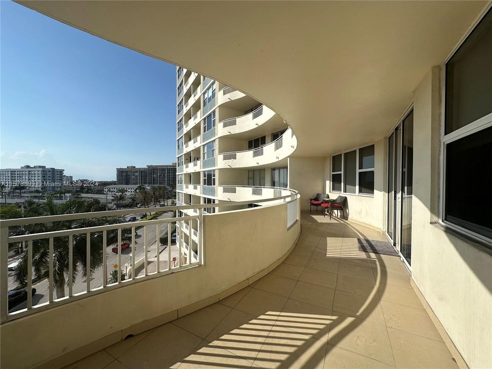 For Sale: $549,000 (2 beds, 2 baths, 1165 Square Feet)